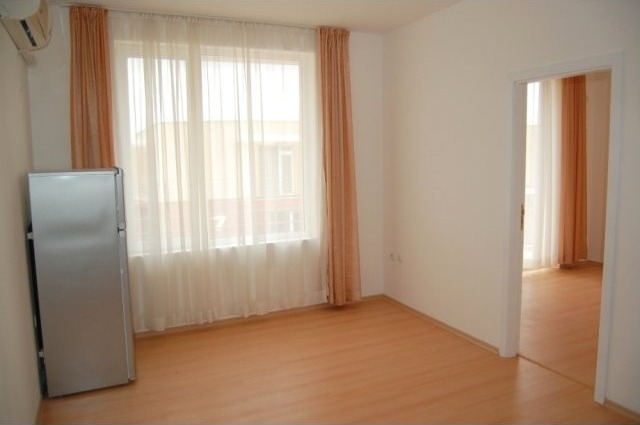 Apartment with 2 bedrooms and pool..