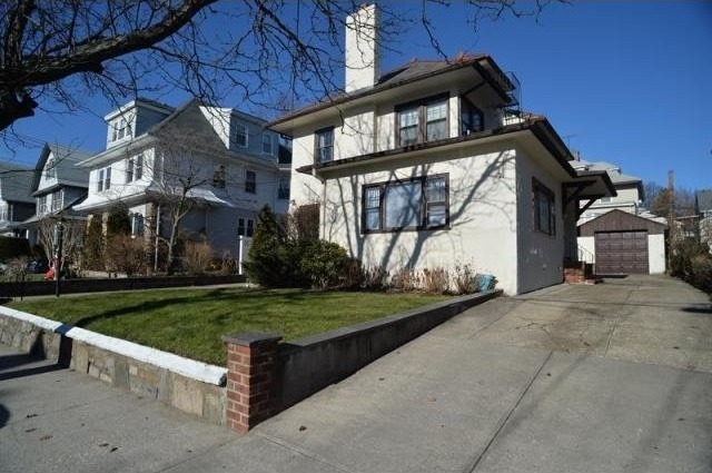 2 bedroom Multi-family For Sale: Mount..