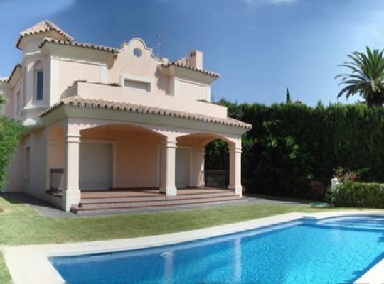 Villa for sale in Guadalmina Alta..