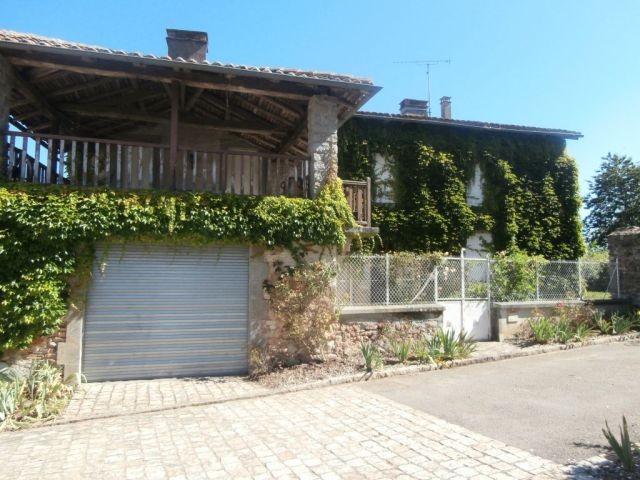 EC0318 Character Village House ideal..