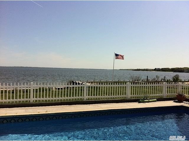 11 Convent Rd Center Moriches, NY 11934 - 2