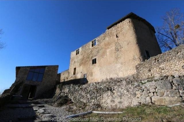 Castle For Sale: 09000 FOIX - 2