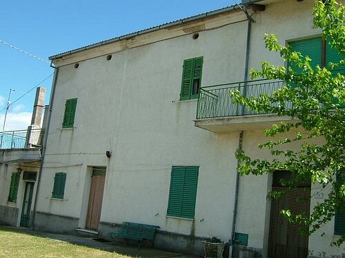 Large semi detached house with.. - 2