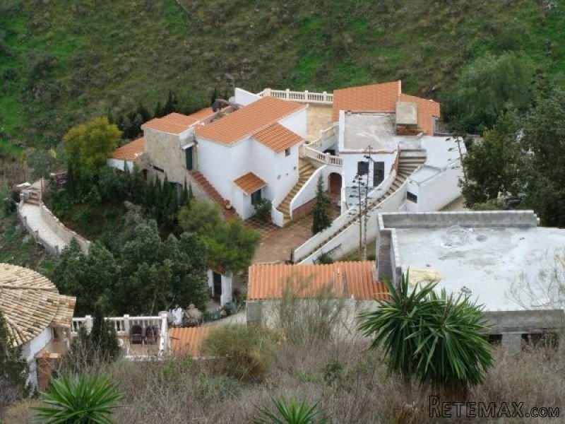 5 bedroom, 5 bathroom Apartment, (build..