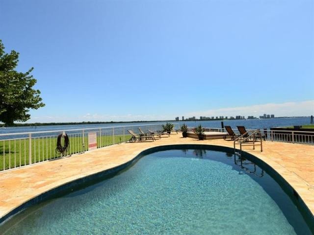 2 bedroom Residence For Sale: North..