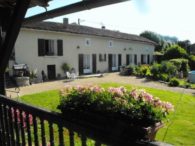 6 Bedroom Gite For Sale