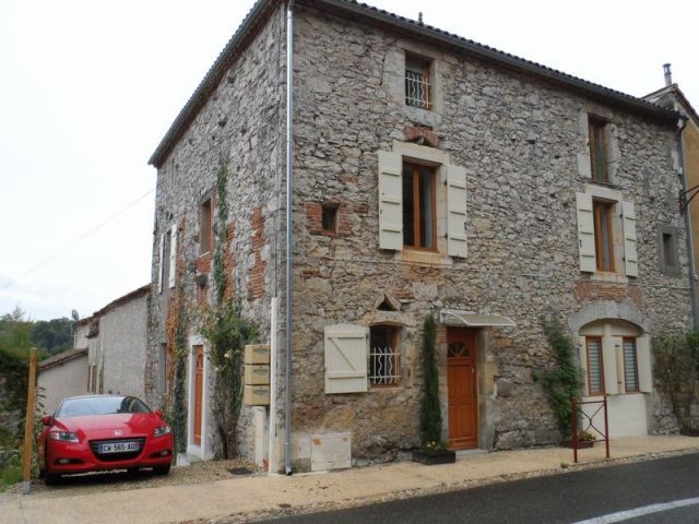 House With 3 Apartments Income Of.. - 2