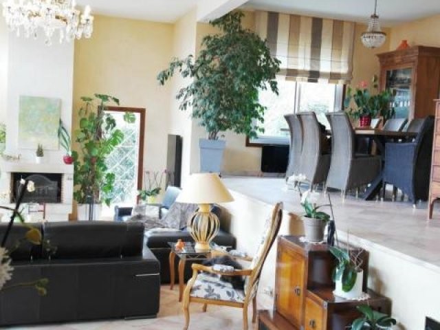 5 bedroom Villa For Sale: 63000..