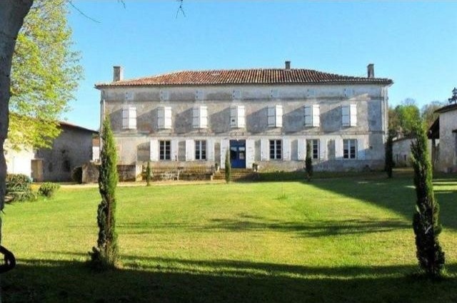 6 bedroom House For Sale: 17500 JONZAC