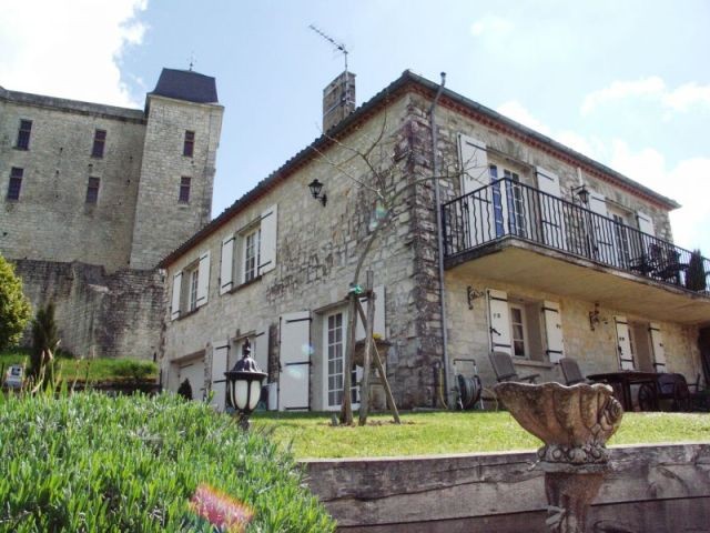 Fantastic location for this 3 bedroom..