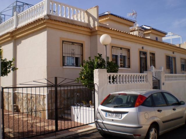 2 bed 2 bath property built on a corner..