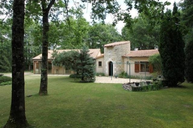 3 bedroom House For Sale: 86420 ENTRE..