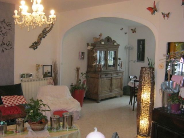 3 bedroom House with basement in.. - 2