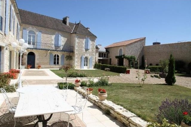 5 bedroom House For Sale: 86170.. - 2