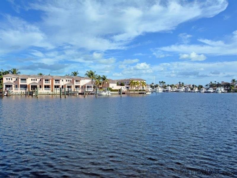 3 bedroom Flat For Sale: 5320 W Harbor..