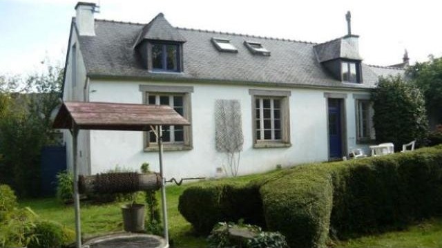 House with Views of the Chateau - 2