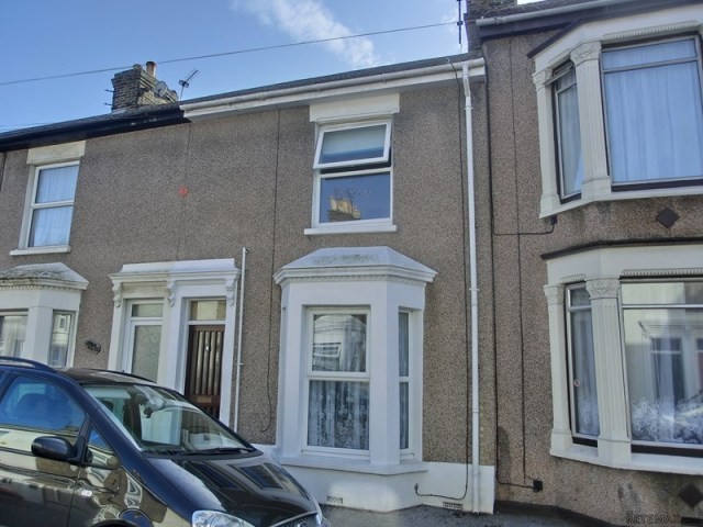 3 bedroom house in SHEERNESS - 2