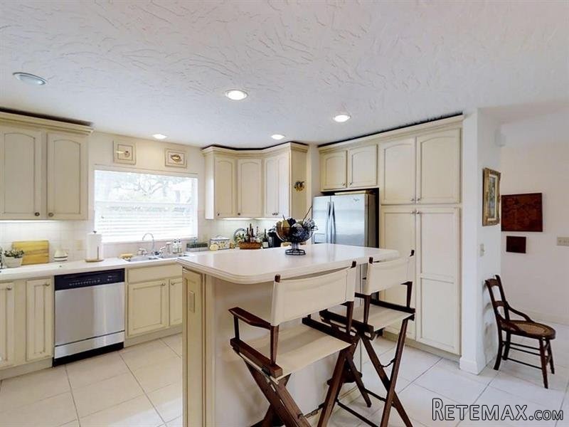 3 bedroom House For Sale: 945 Windsong.. - 2