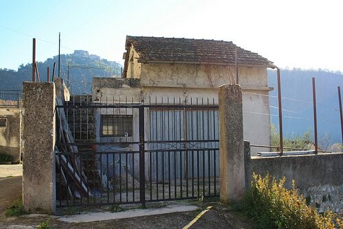 Large semi detached property partially.. - 2