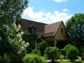 Restored Farmhouse With Guest Cottage..