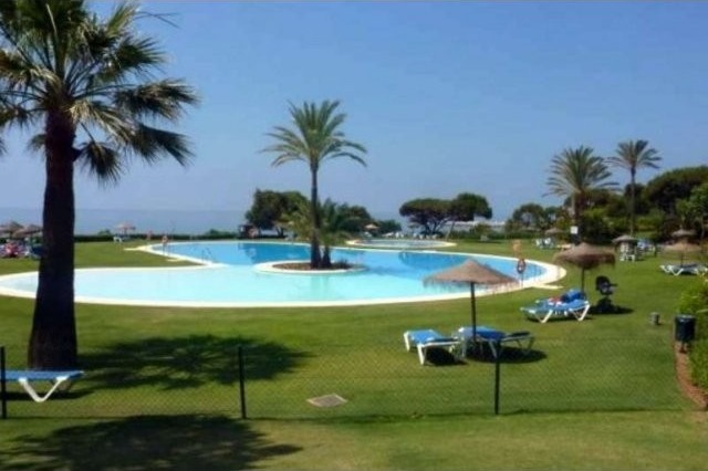 Stunning Garden Apartment With Front..
