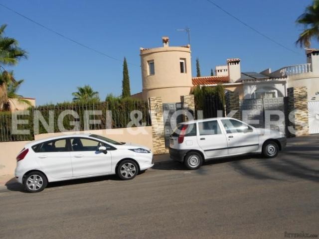 BEAUTIFUL DETACHED VILLA IN LA SIESTA