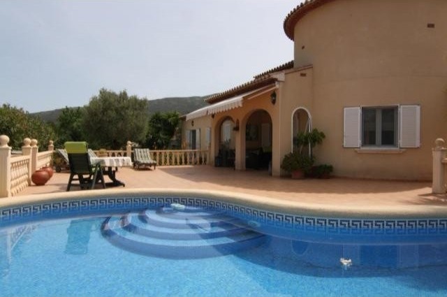 4 Bedrooms - Villa - Alicante - For Sale