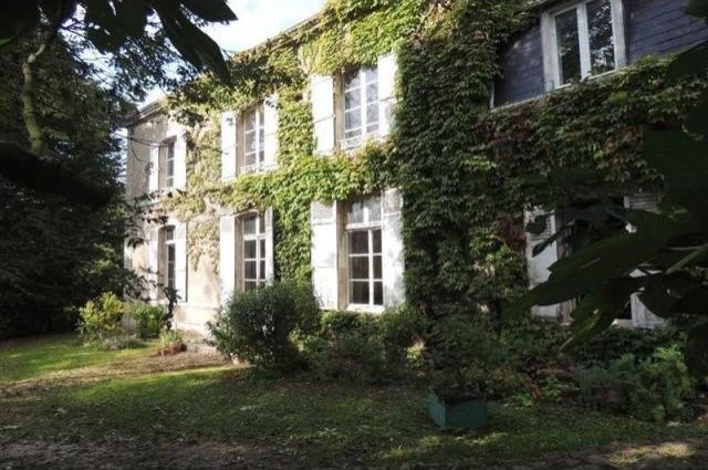 8 bedroom House For Sale: 02220 BRAINE - 2