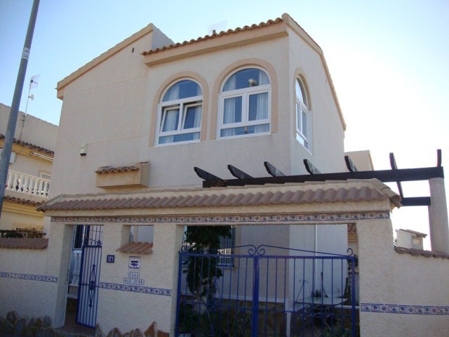 3 Bedrooms - Villa - Alicante - For Sale