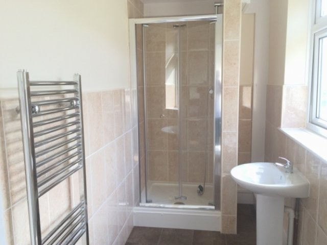 FULLY REFURBISHED DOUBLE ROOM TO LET -.. - 2