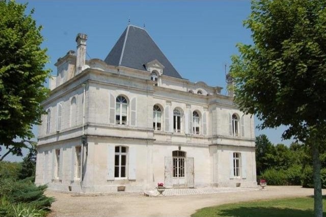 6 bedroom House For Sale: 16300 CHARENTE