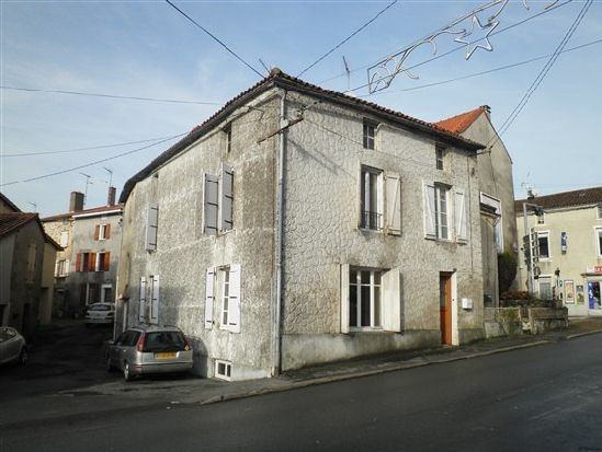 2 Bedroom House in Town Setting - 2