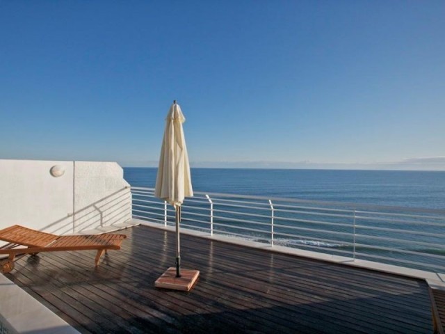 Apartment - Fabulous Beach Front Duplex..