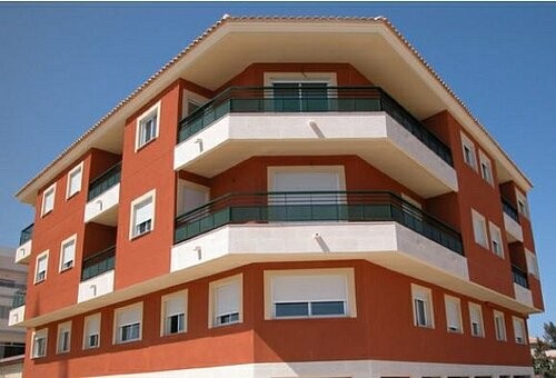 * Large 1 Bed Brand New Apartment