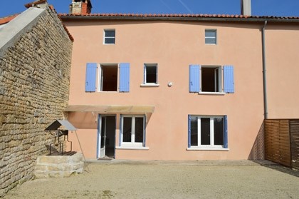 Maison de campagne avec cour et jardin