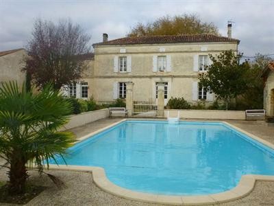 Manor 8 Rooms
