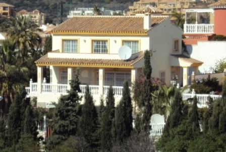 VILLA FOR SALE IN RIVIERA