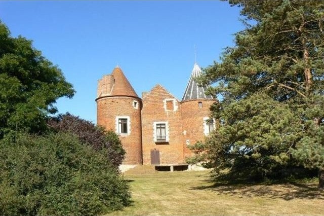 Manor House For Sale: 60600 CLERMONTOIS - 2