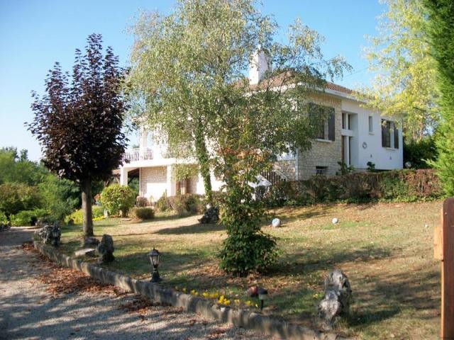 Detached House with an independant..