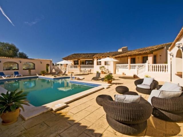 Cosy country house with separate..