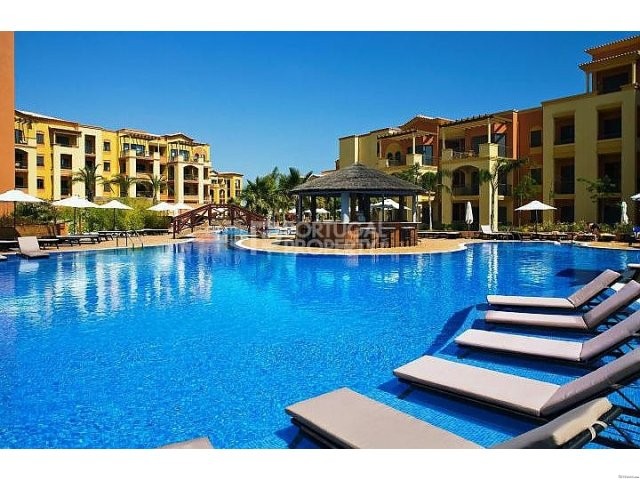 Luxury three bedroom apartments -..
