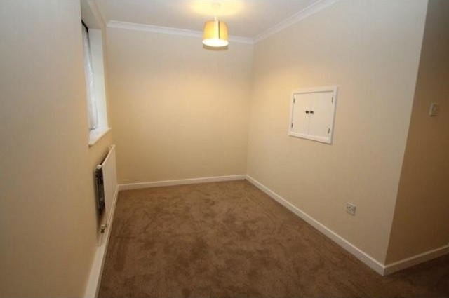 2 bedroom Flat For Rent: Frosthole.. - 2
