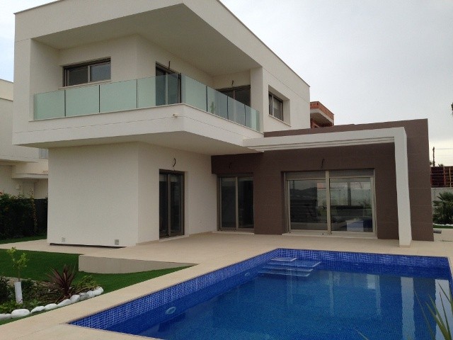 DETACHED MALIBU VILLA