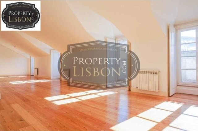 Fully Renovated T4 Lisbon Apartment for..