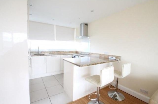 2 bed flat to rent - 2