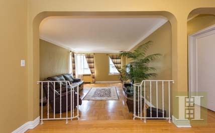 2 bedroom Apartment For Sale: 4445 POST..