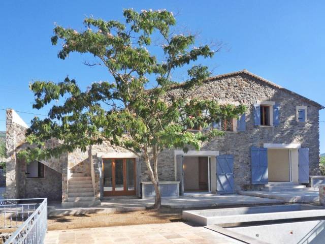 GULF OF ST TROPEZ - GRIMAUD: Renovated..