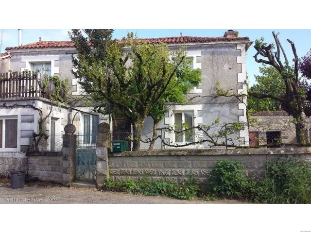 3 bedroomed stone house