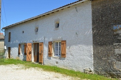 Farmhouse and barn with over 8000m2 of.. - 2
