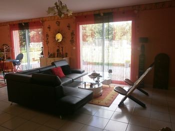 Lovely 4 Bedroom House On 2.433m2 - 2